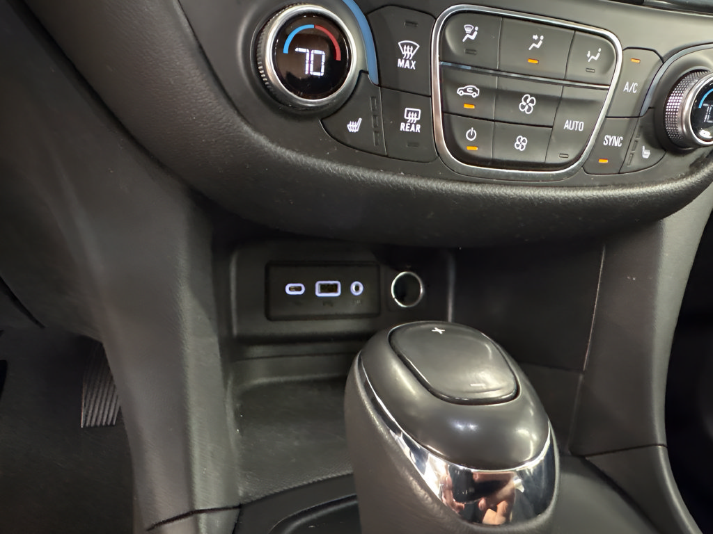Used 2019 Chevrolet Equinox LT FWD image 12