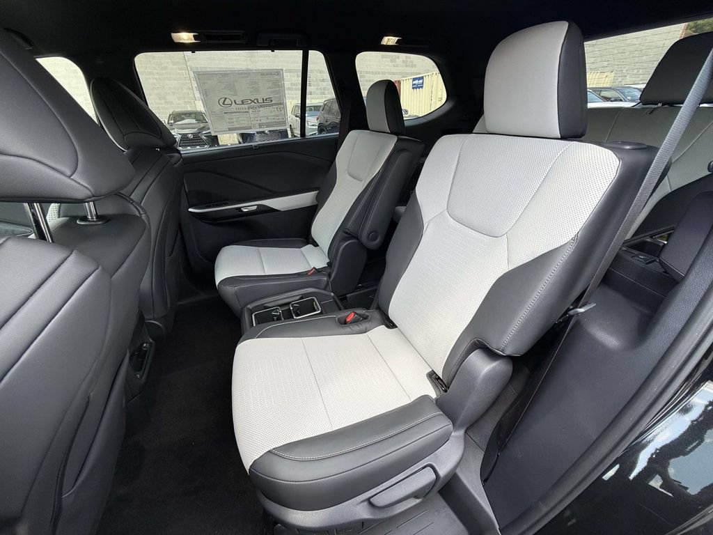 New 2026 Lexus TX 500h AWD image 13