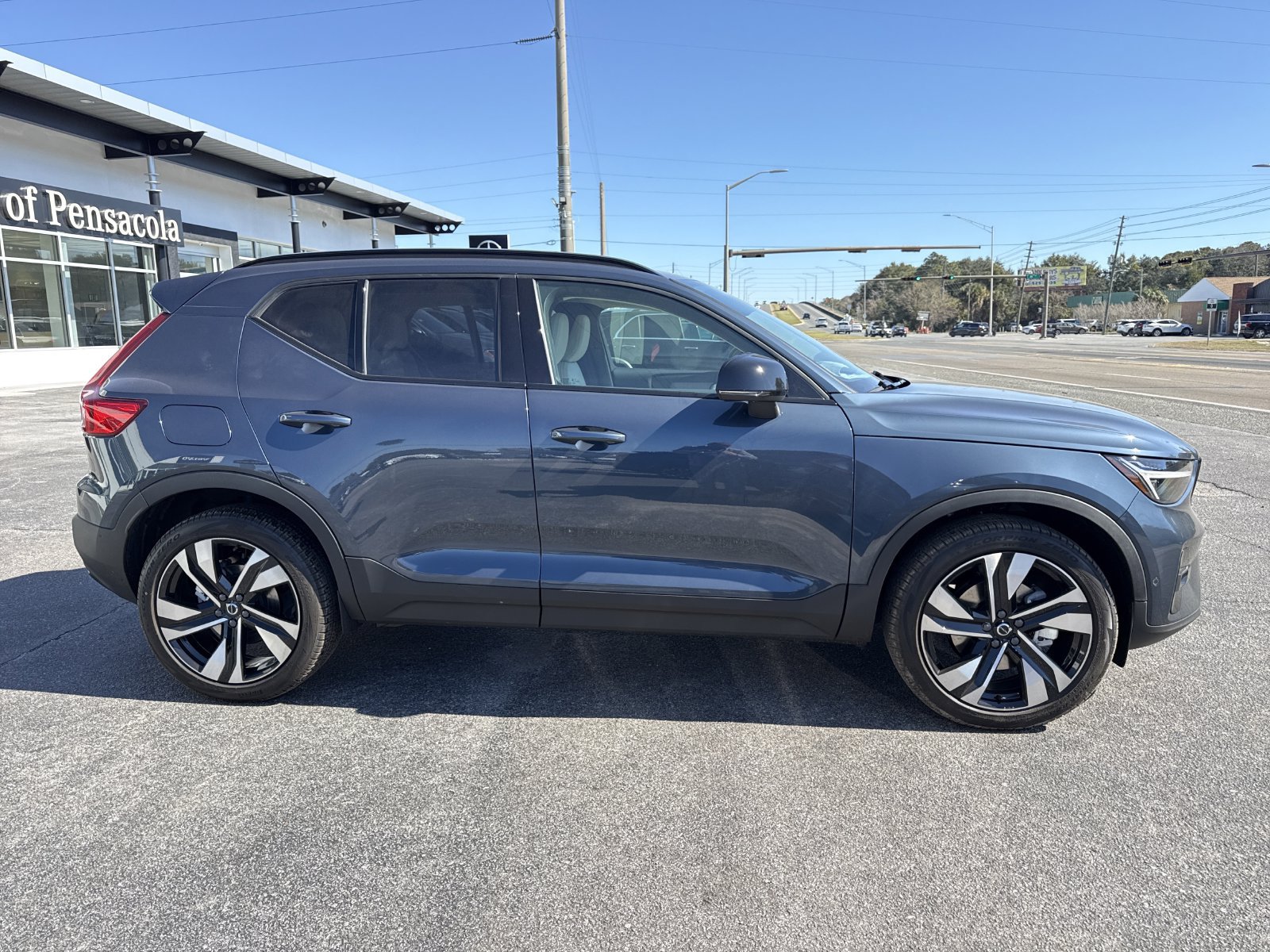 New 2026 Volvo XC40 B5 Ultra w/ Protection Package Premier AWD/4WD image 6