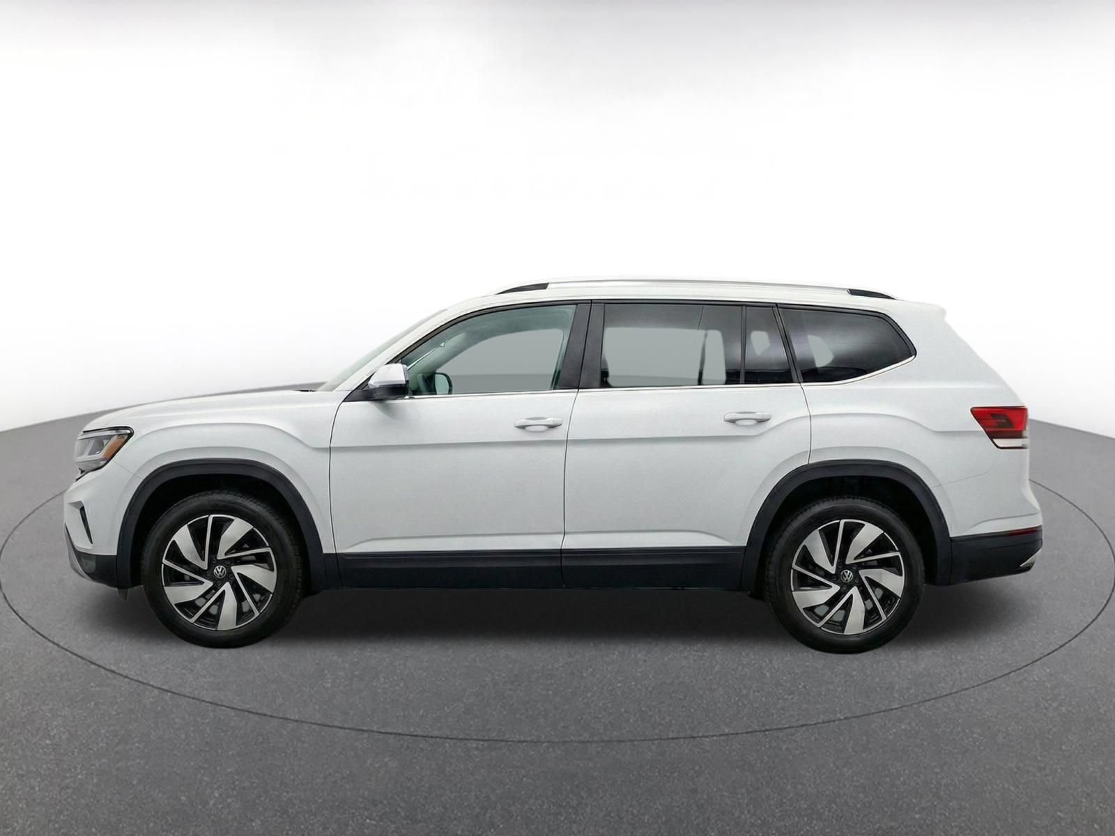 Used 2026 Volkswagen Atlas SE FWD image 4