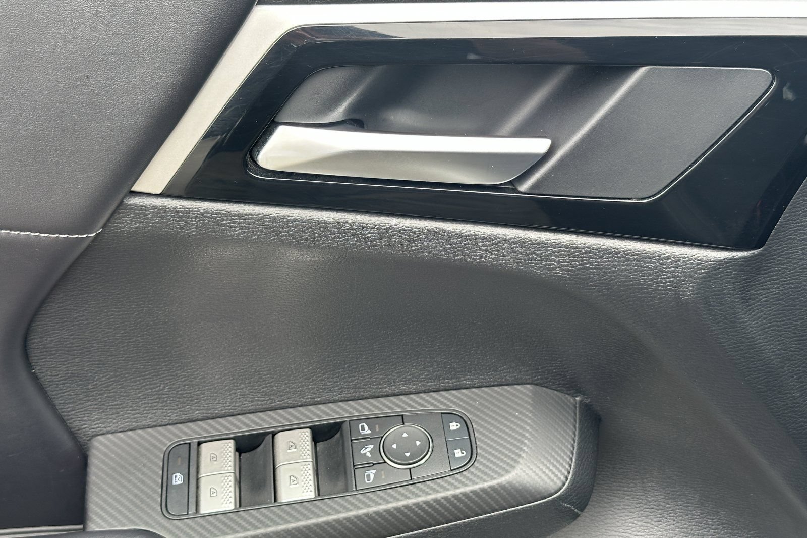 Used 2024 Mitsubishi Outlander AWD image 11