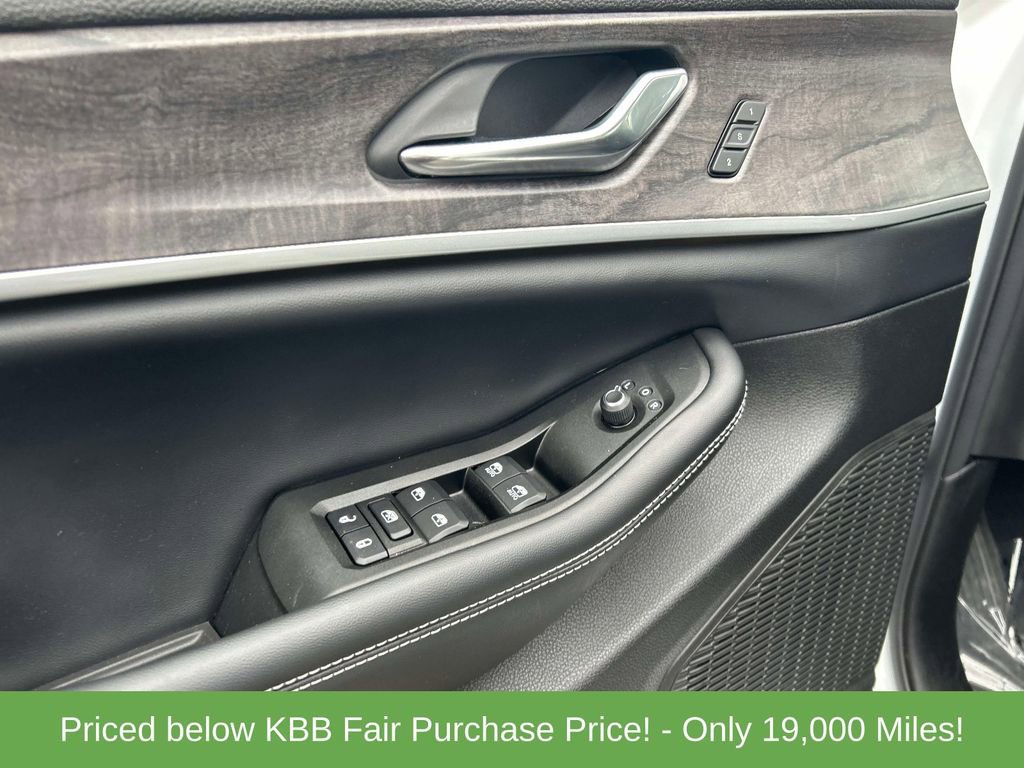 Used 2024 Jeep Grand Cherokee L Limited image 20