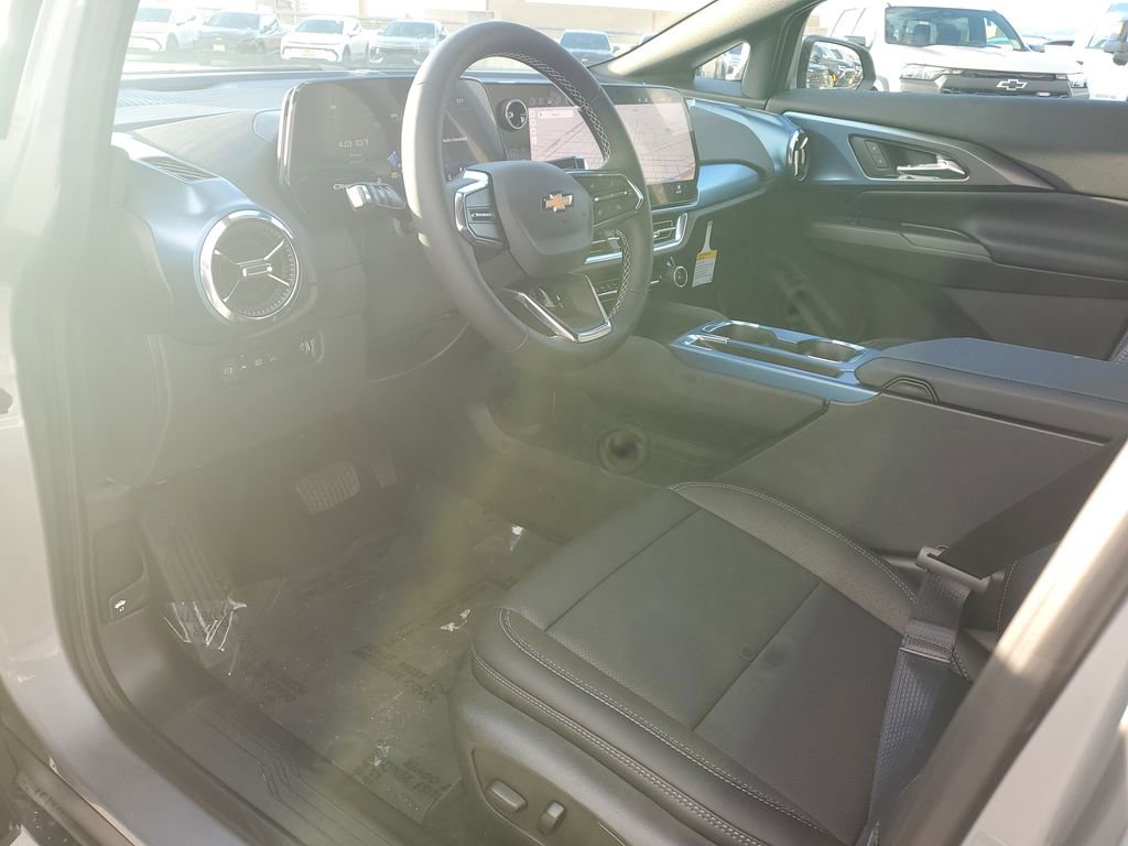 New 2026 Chevrolet Equinox EV LT image 18