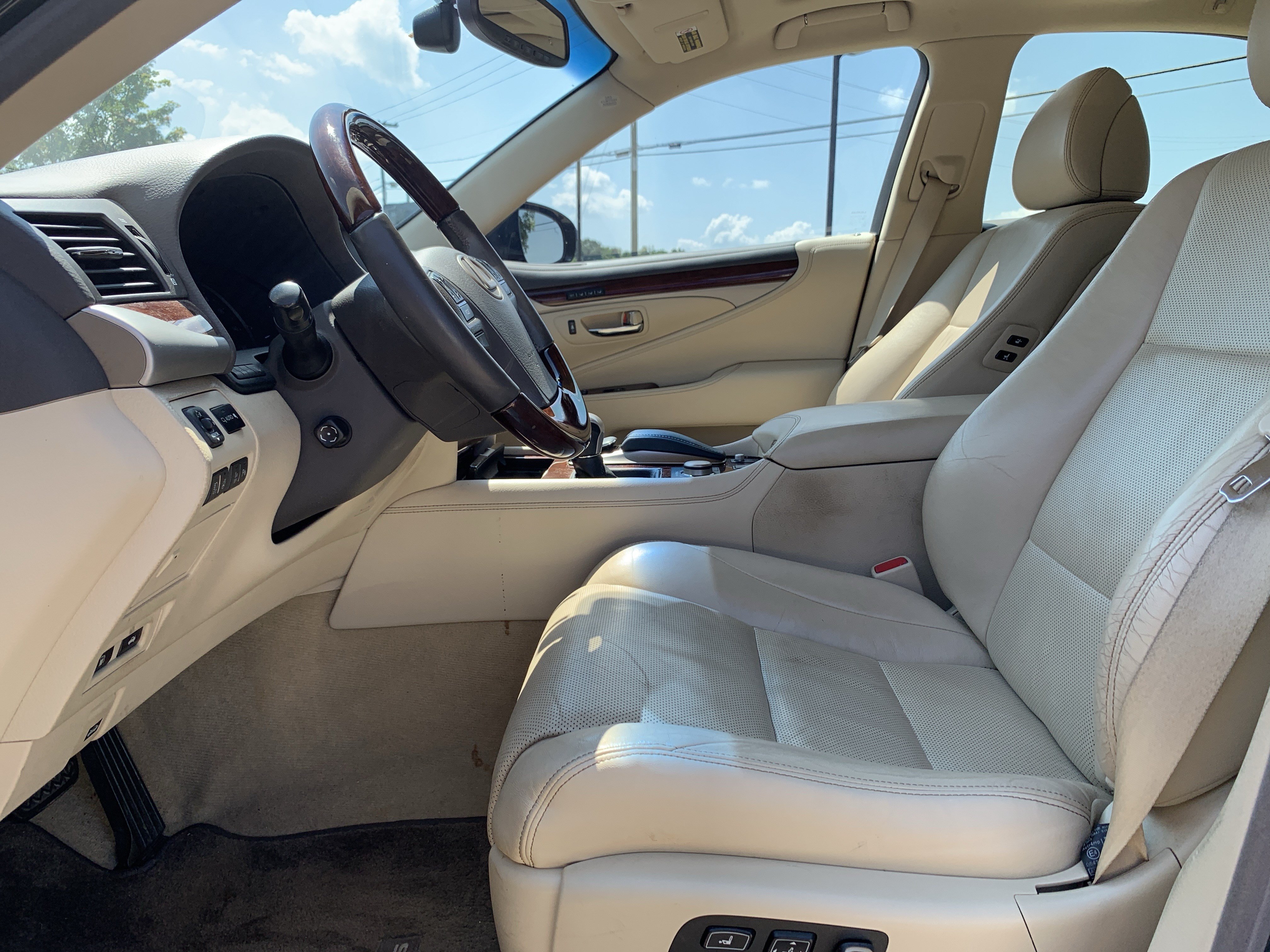 Used 2013 Lexus LS 460 AWD w/ Comfort Pkg image 16