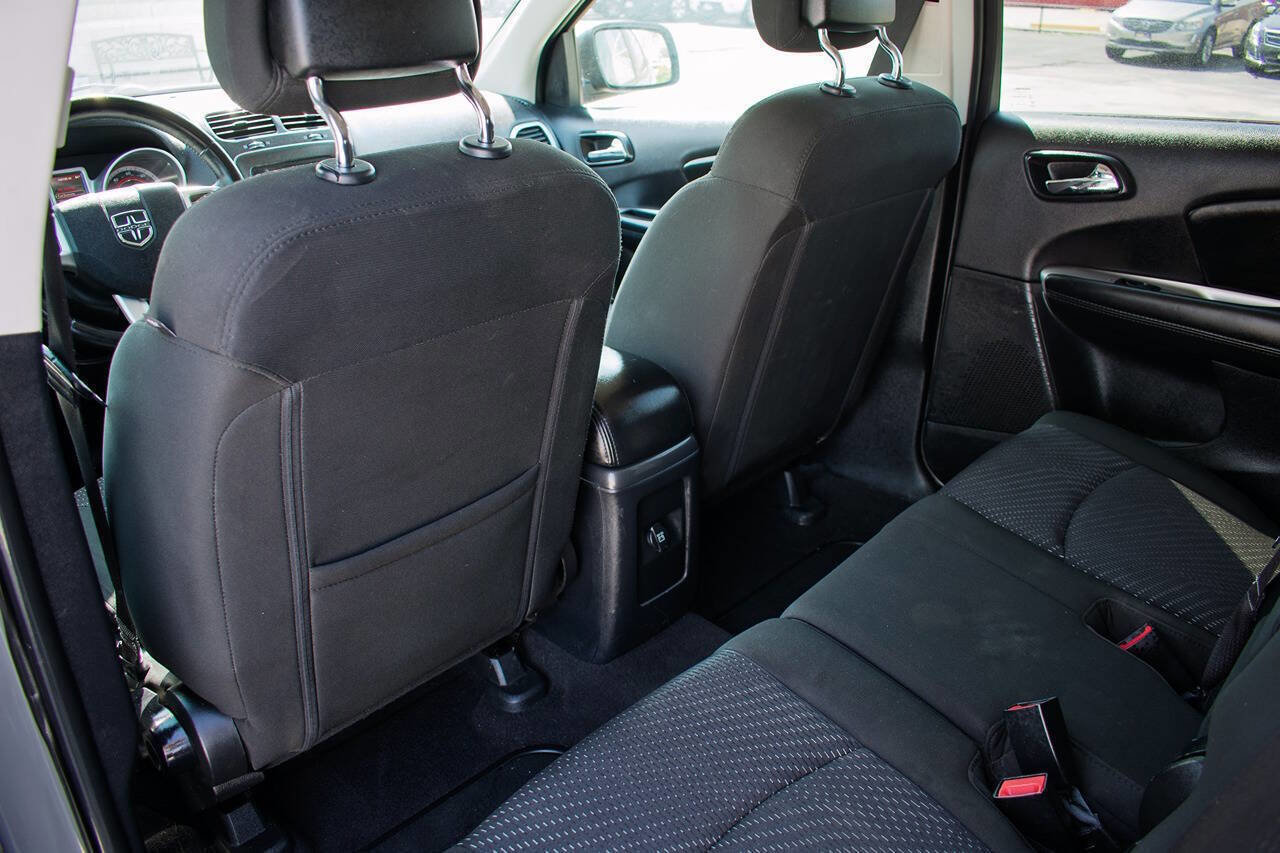Used 2019 Dodge Journey SE w/ Connectivity Group FWD image 29