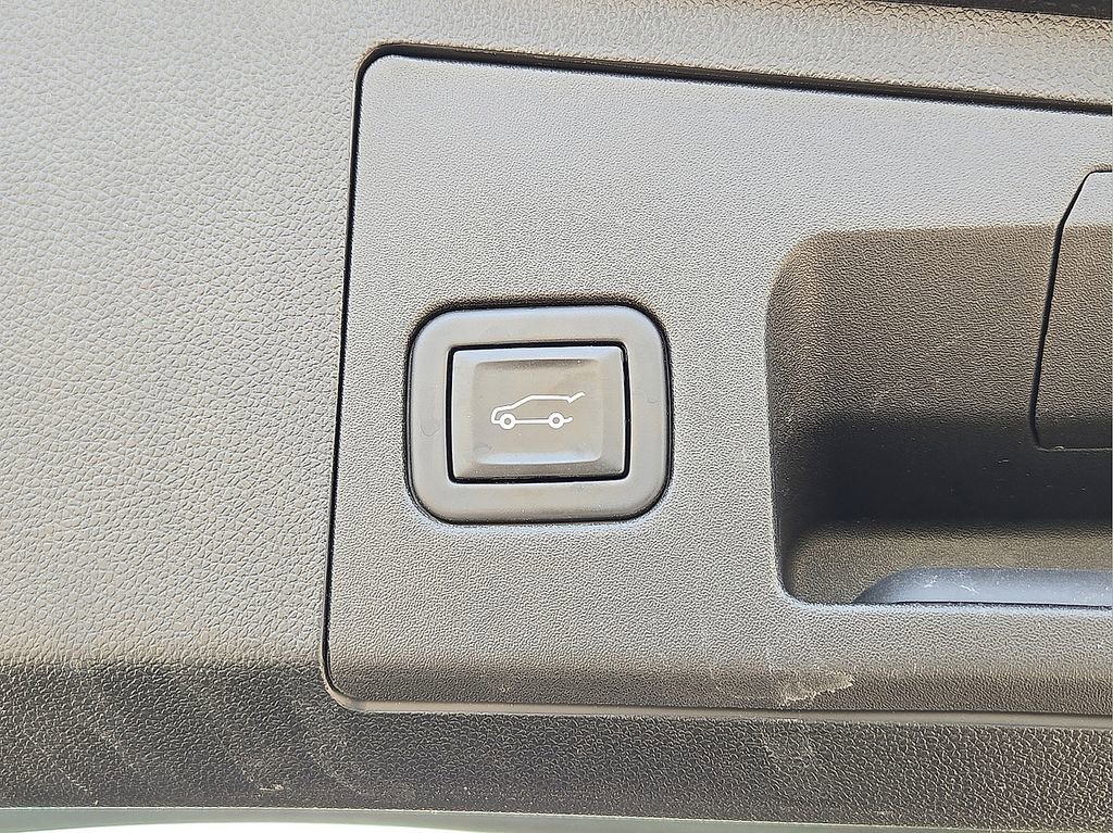 Used 2023 Cadillac XT4 Premium Luxury AWD/4WD image 15