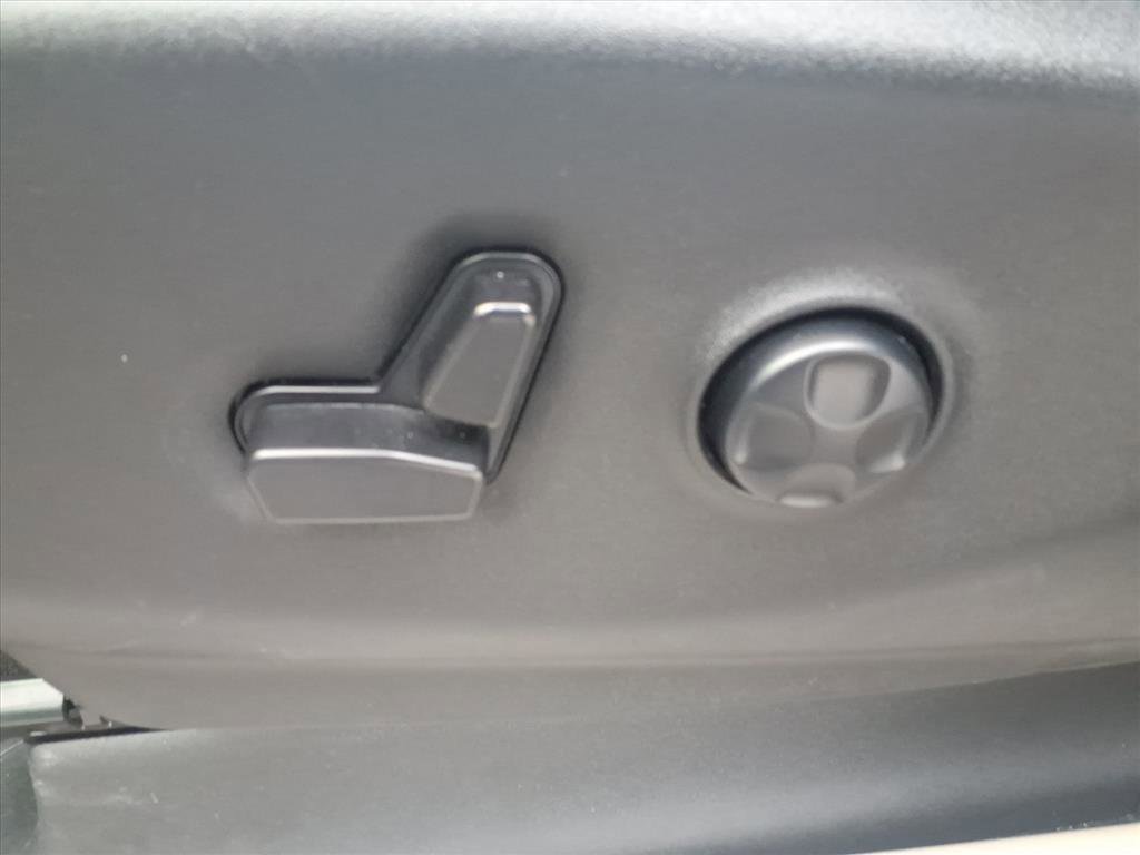 Used 2024 Chrysler Pacifica Touring-L image 26