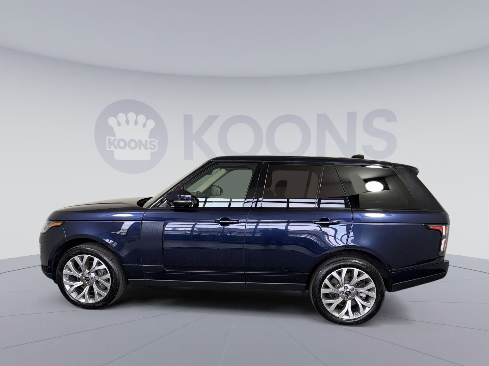 Used 2018 Land Rover Range Rover Supercharged image 2