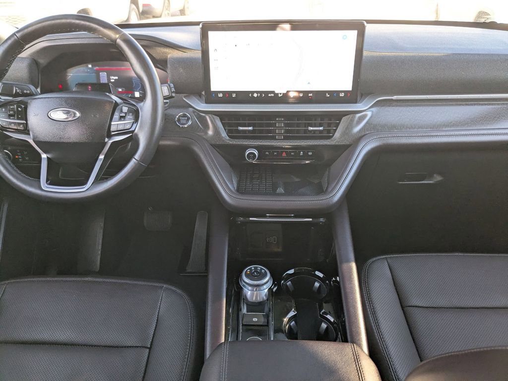 Used 2025 Ford Explorer Platinum w/ LUX Leather Package image 24