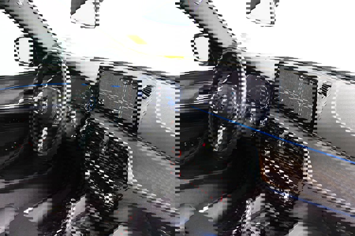 Used 2023 BMW 530e w/ M Sport Package image 12