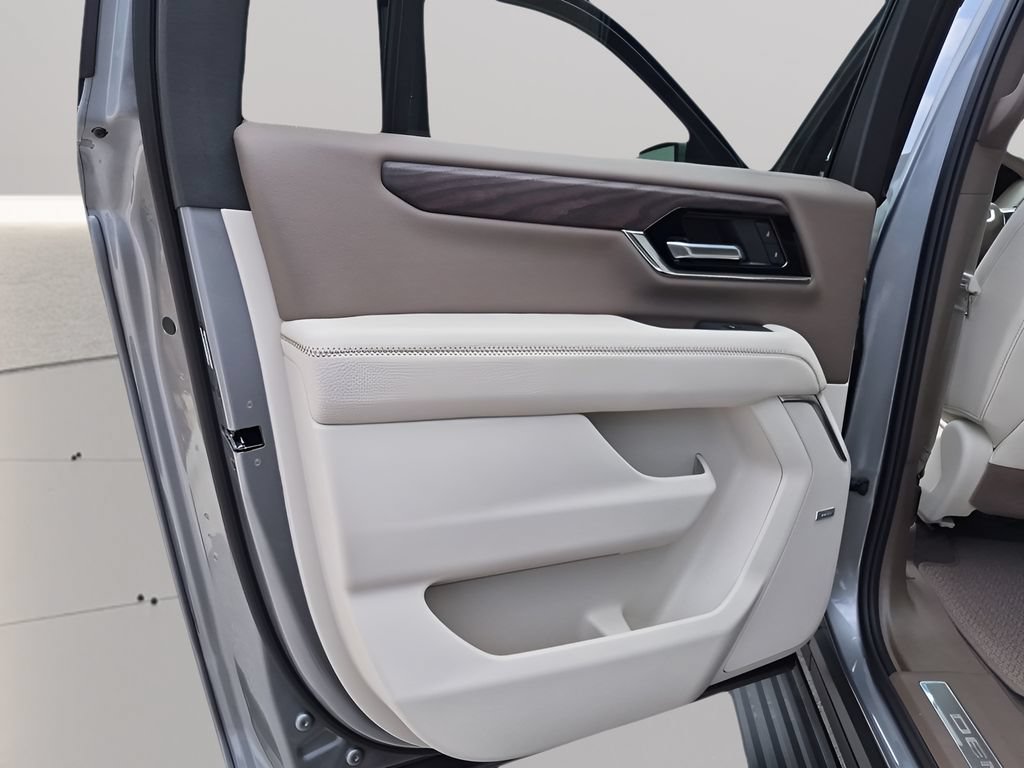 New 2026 GMC Yukon XL Denali w/ Sun & Power Step Package AWD/4WD image 40