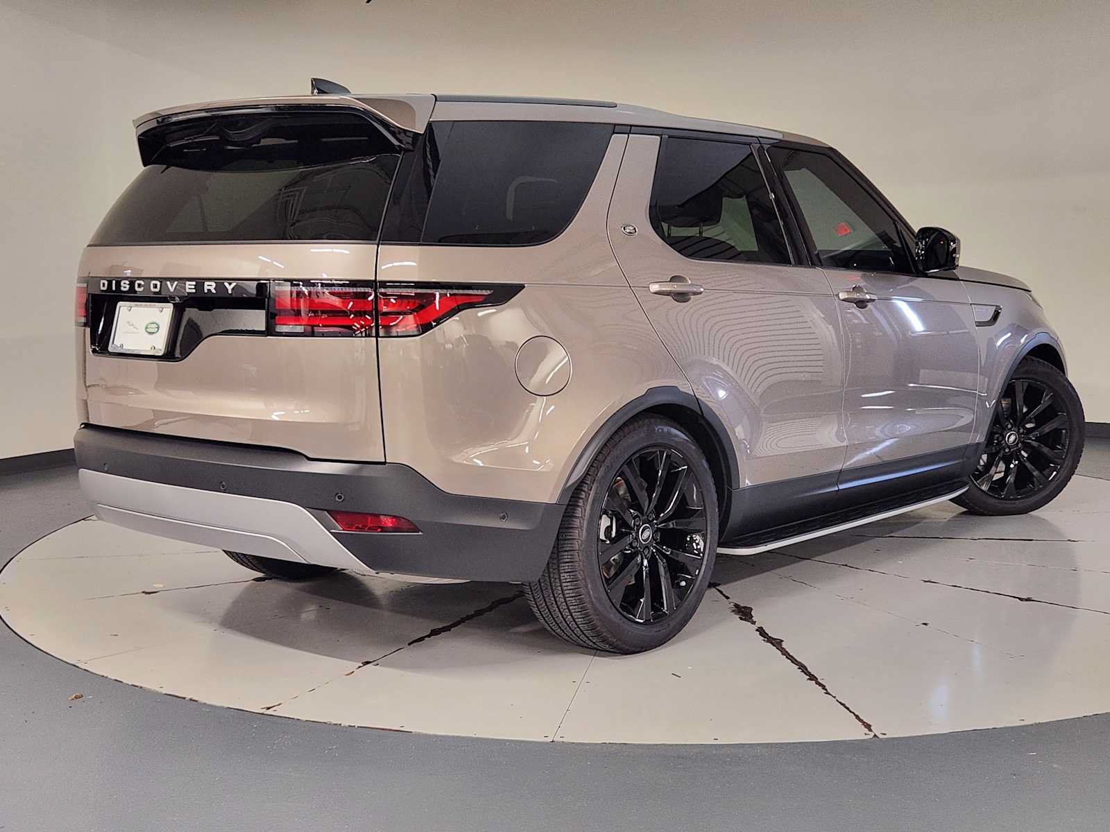 Used 2026 Land Rover Discovery S AWD/4WD image 2