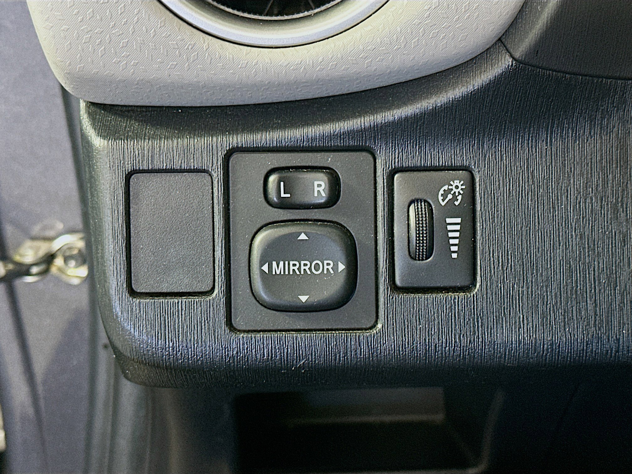 Used 2013 Toyota Yaris LE image 16