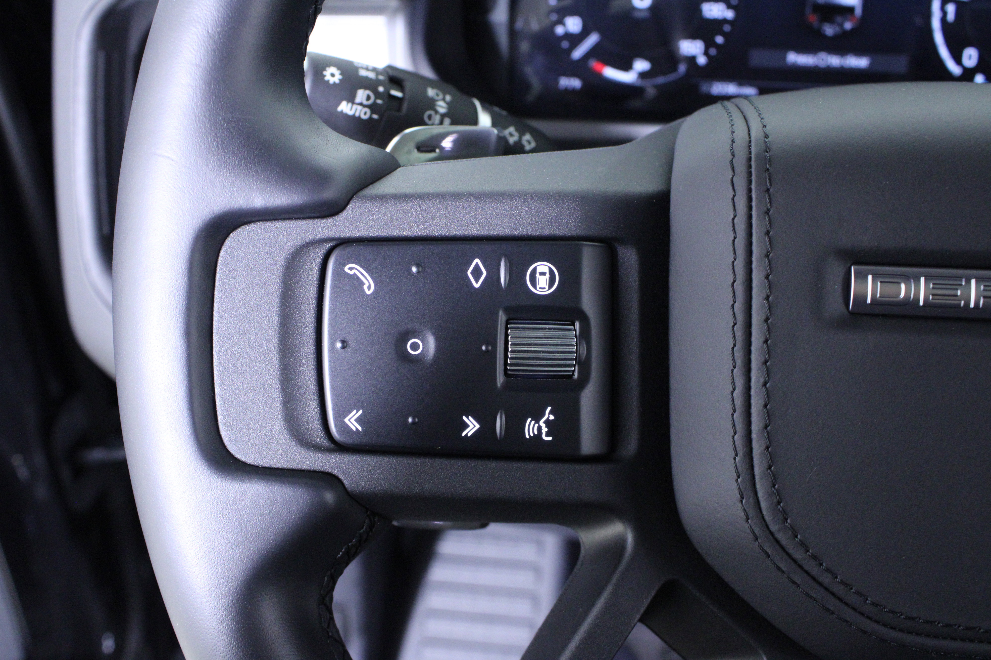 Used 2025 Land Rover Defender 130 V8 image 24