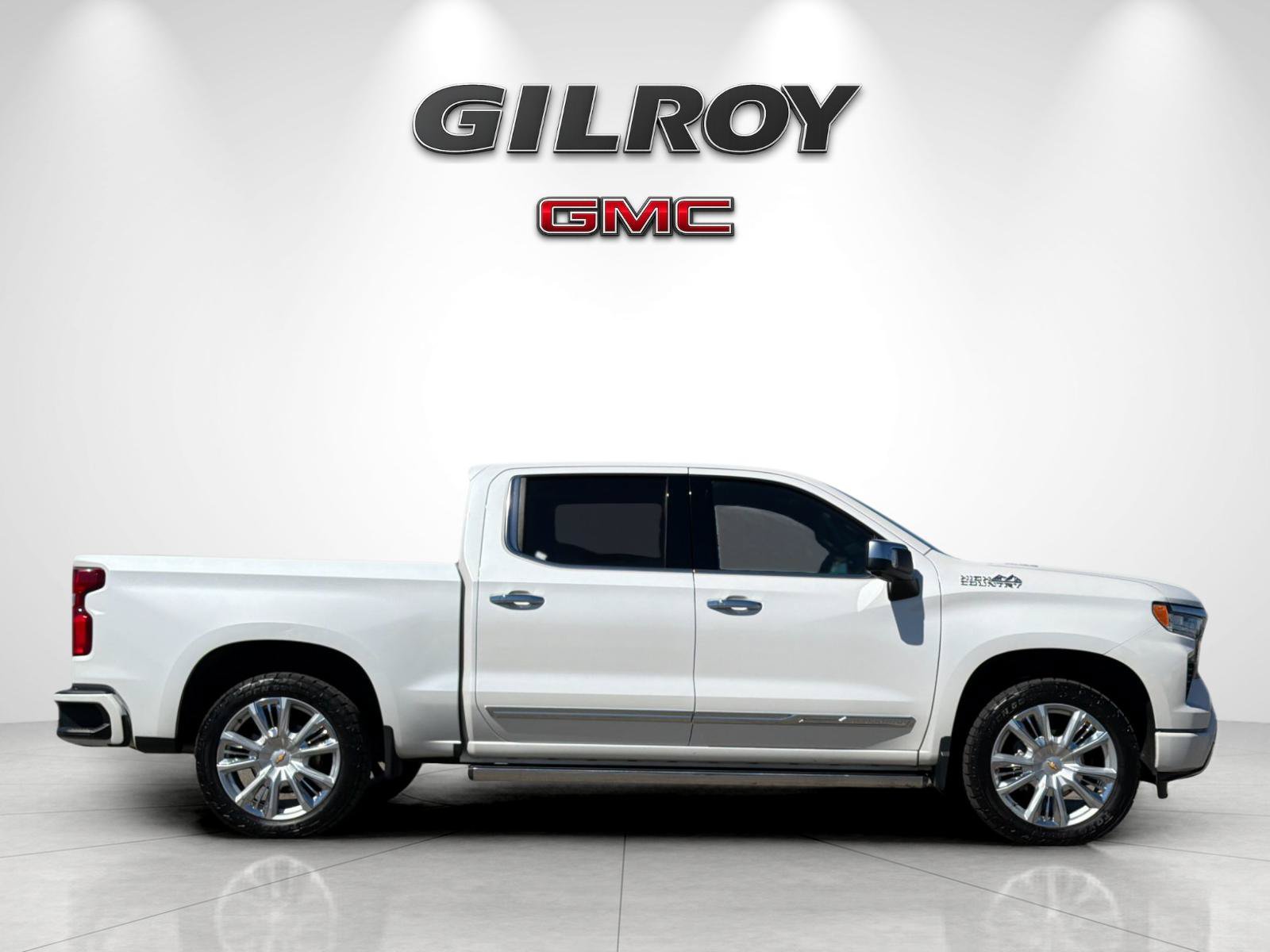 Used 2024 Chevrolet Silverado 1500 High Country AWD/4WD image 2