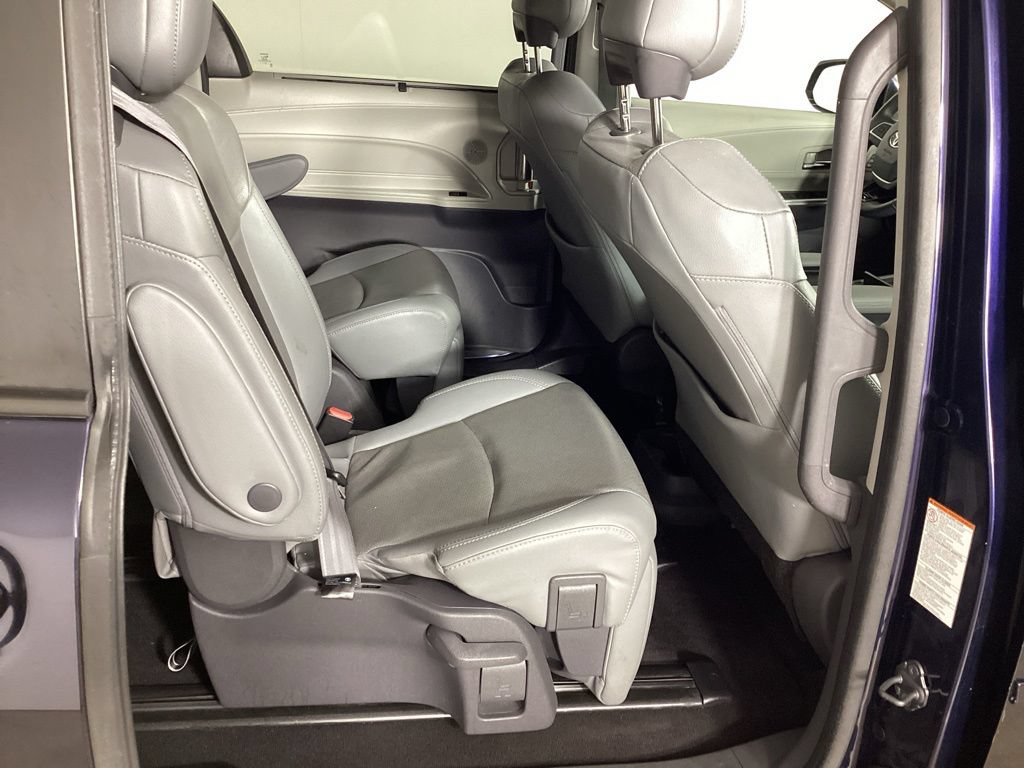Used 2021 Toyota Sienna Limited FWD image 21