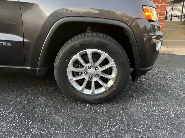 Used 2021 Jeep Grand Cherokee Laredo image 11