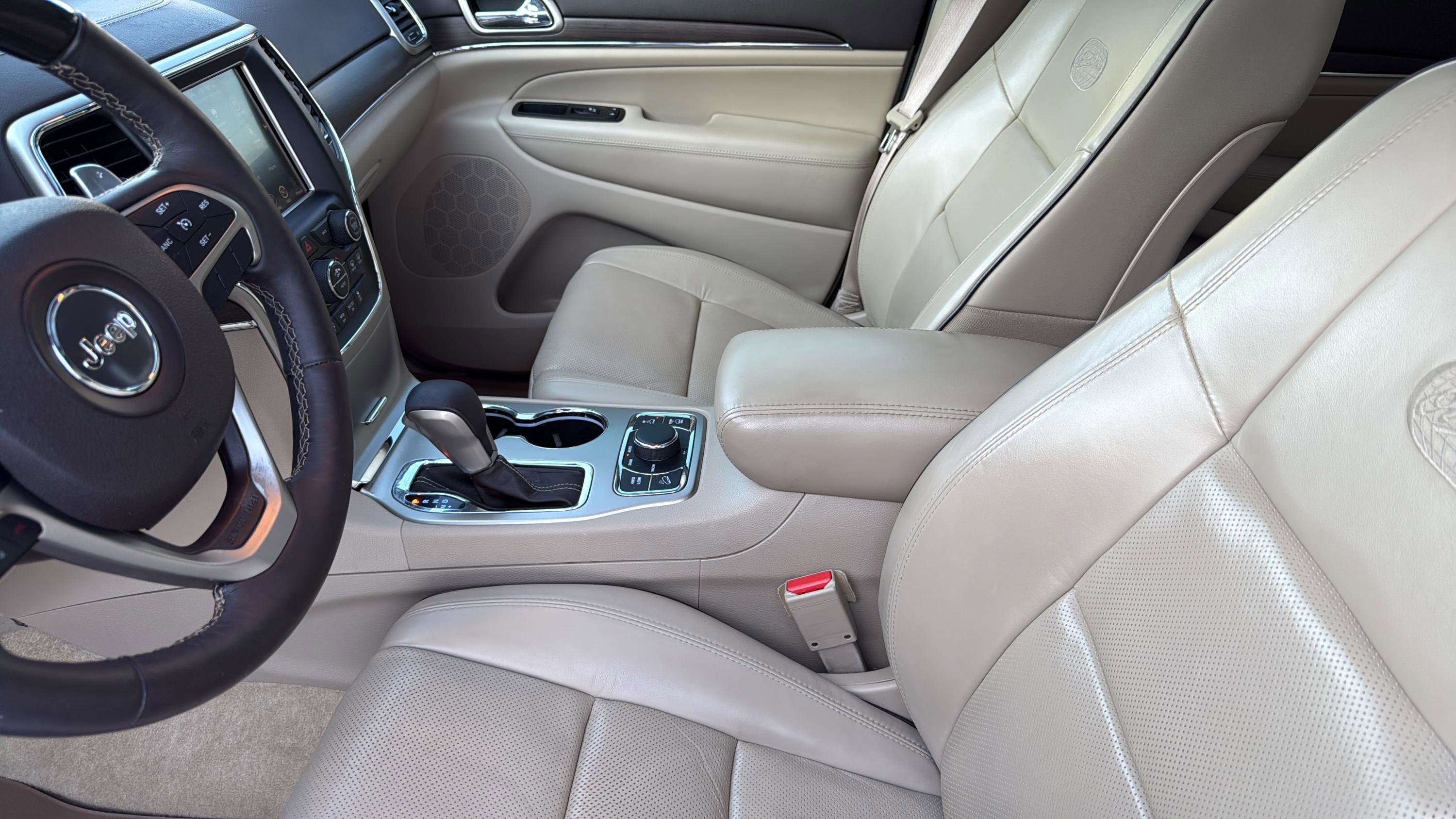 Used 2017 Jeep Grand Cherokee Overland AWD/4WD image 25