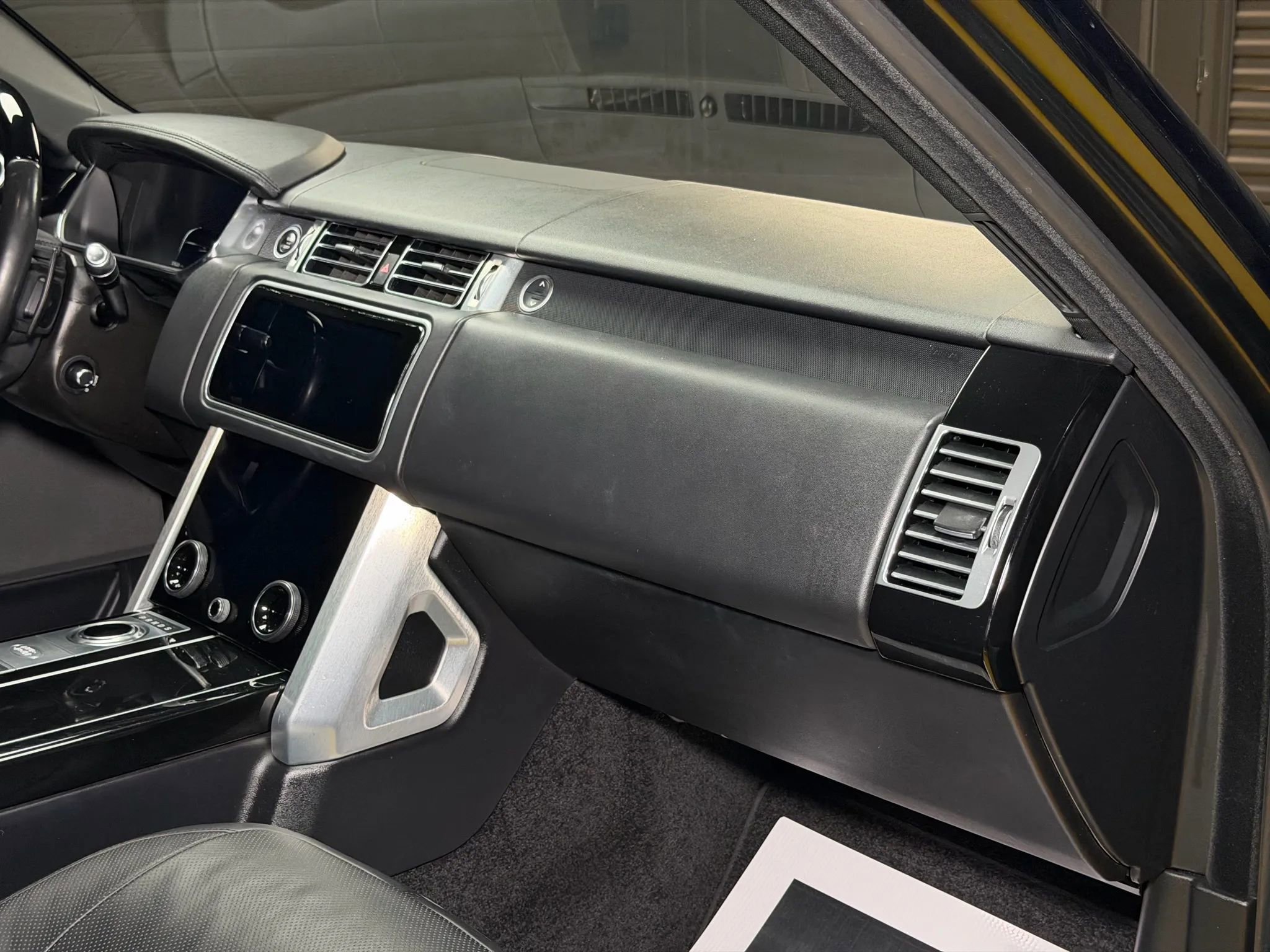 Used 2020 Land Rover Range Rover HSE image 54