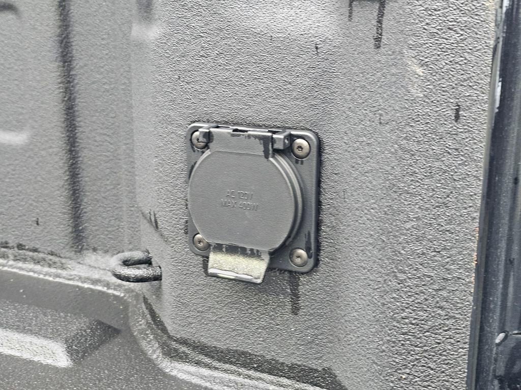 Used 2025 GMC Sierra 1500 Elevation image 14