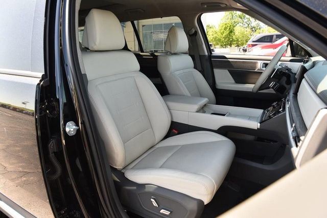 Used 2025 Hyundai Santa Fe Limited FWD image 22