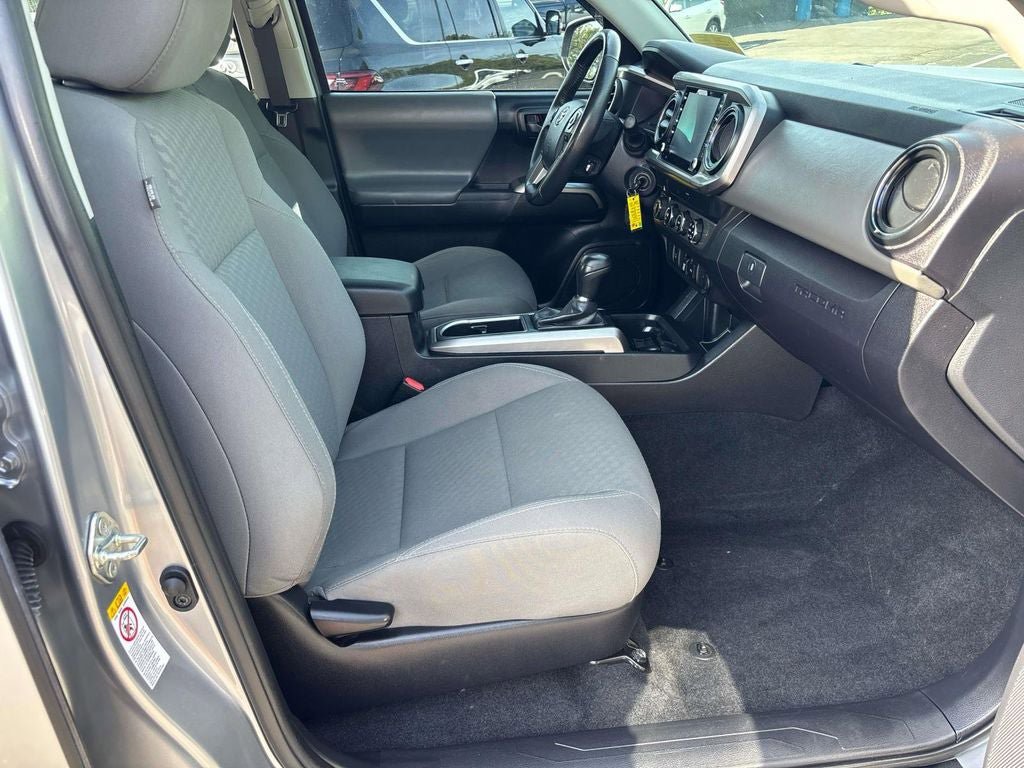 Used 2020 Toyota Tacoma SR5 AWD/4WD image 12