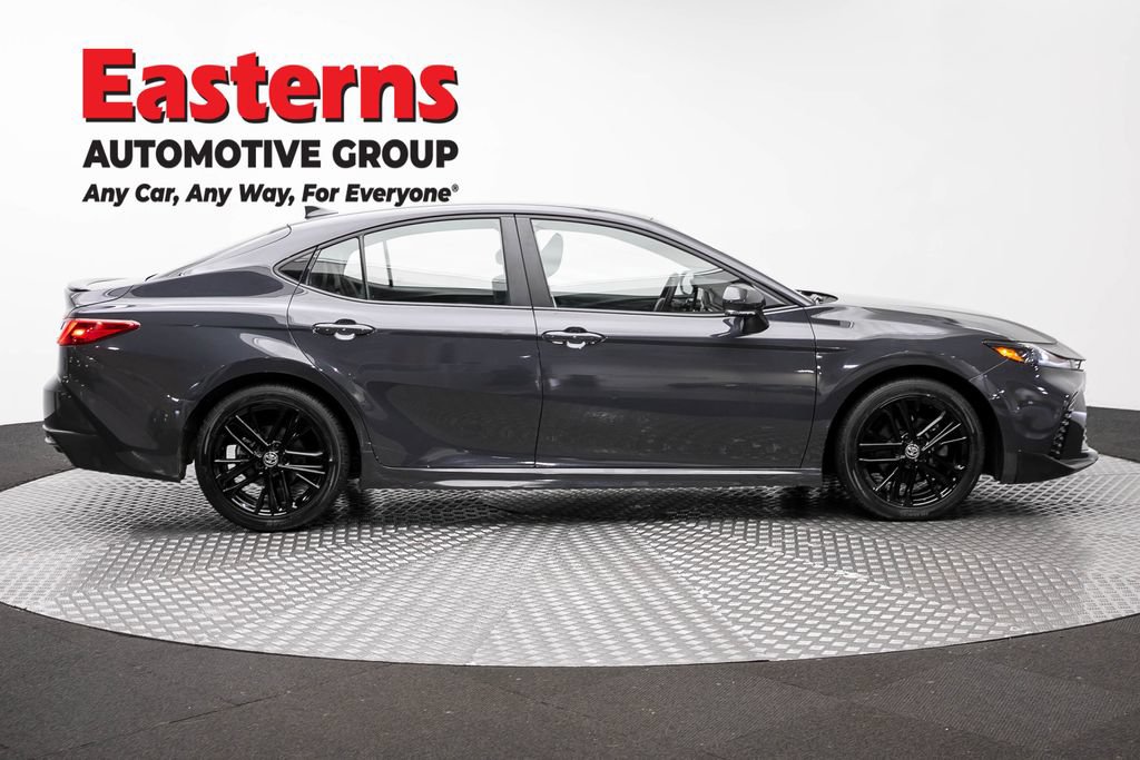 Used 2025 Toyota Camry SE FWD image 4