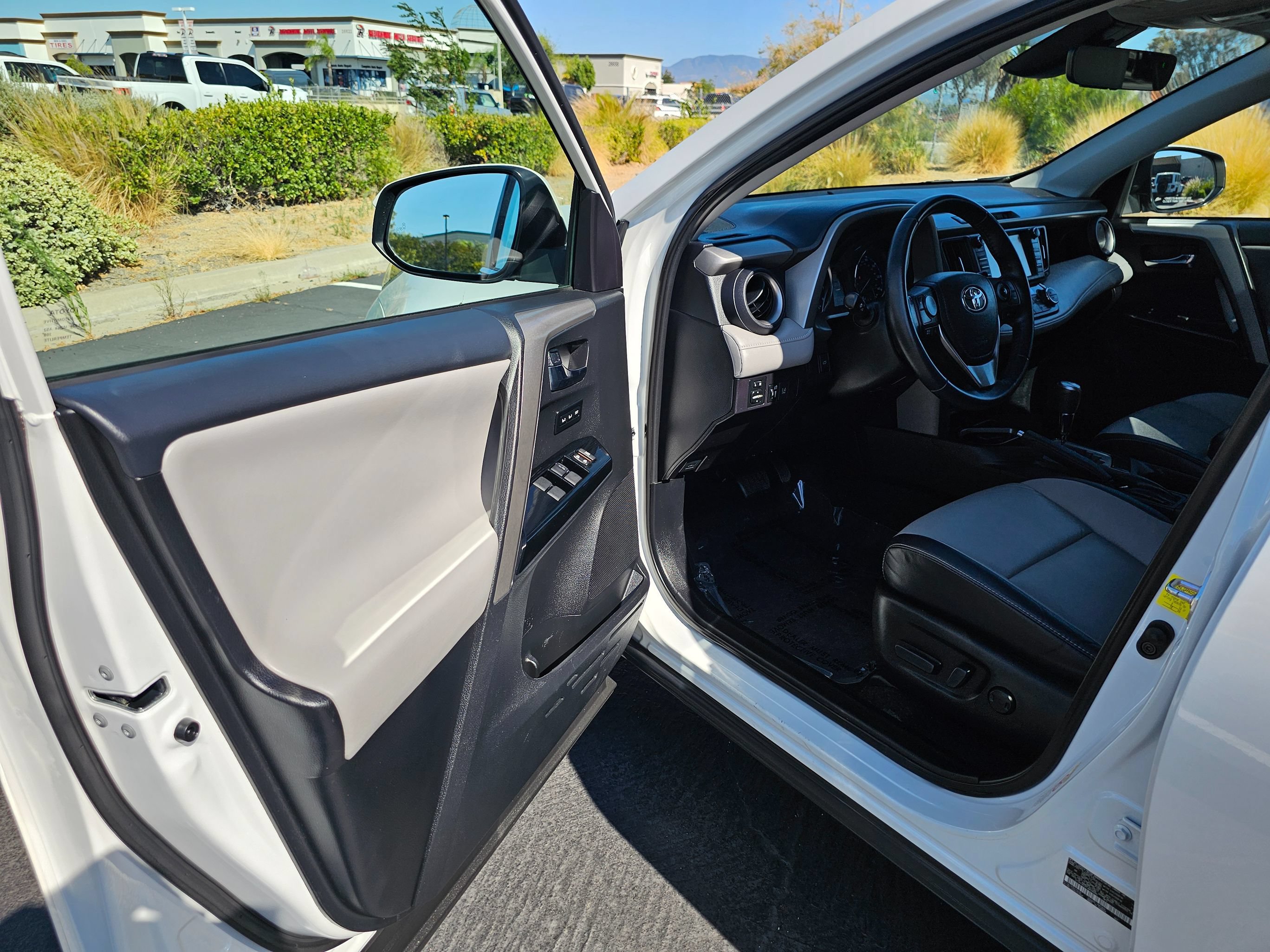 Used 2018 Toyota RAV4 Limited w/ Advanced Technology Package FWD image 15