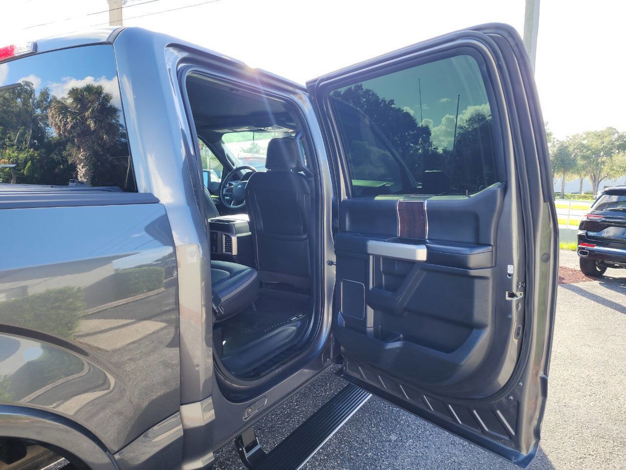 Used 2015 Ford F150 Platinum w/ Max Trailer Tow Package image 29