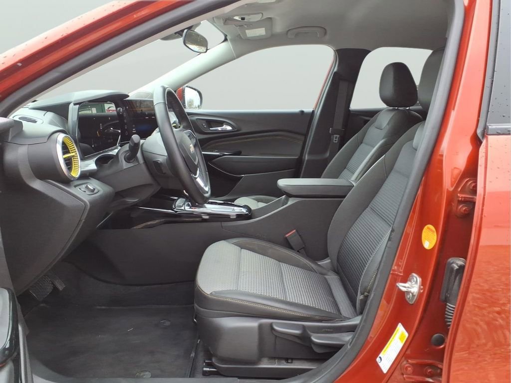 Used 2024 Chevrolet Trax LT w/ Driver Confidence Package image 15