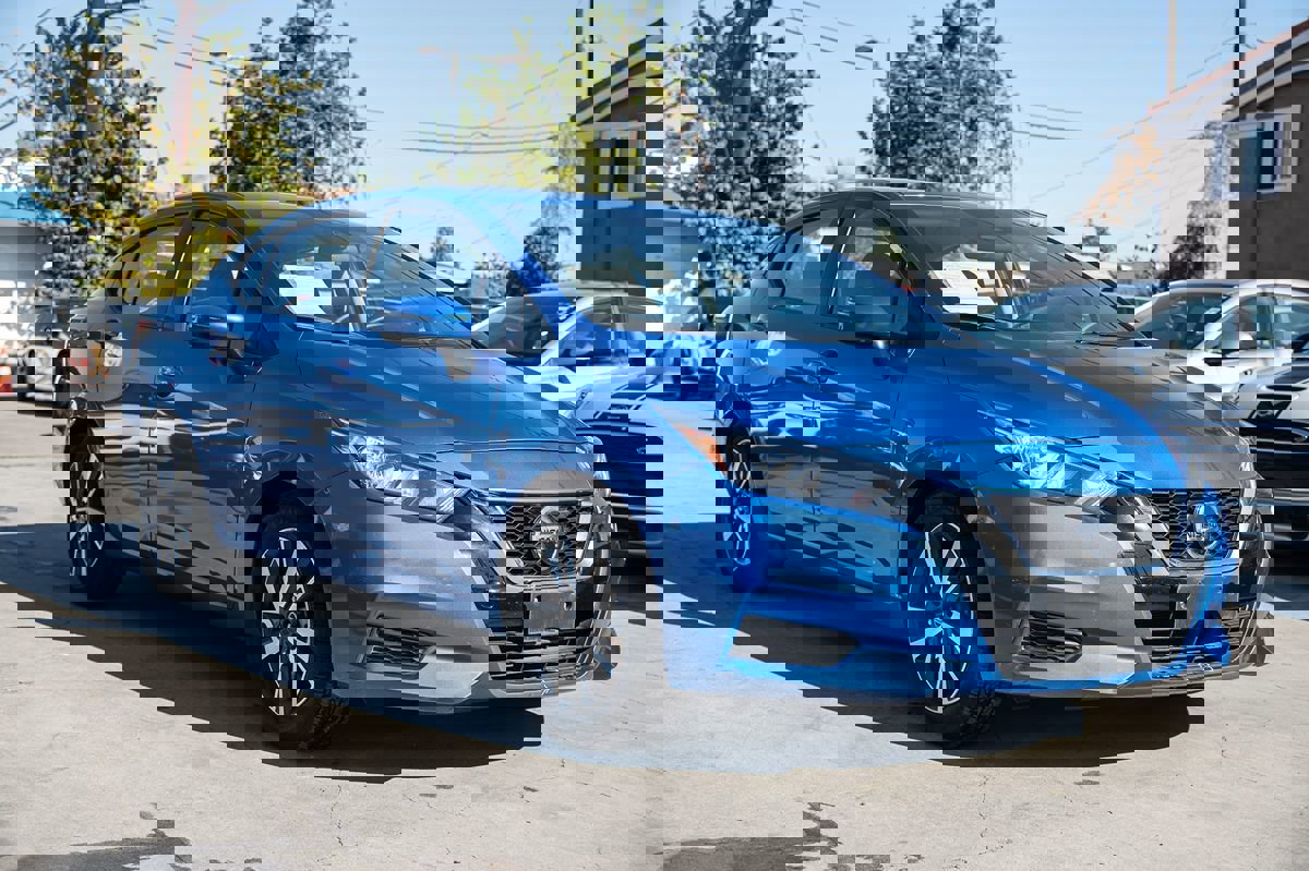 Used 2021 Nissan Versa SV image 1