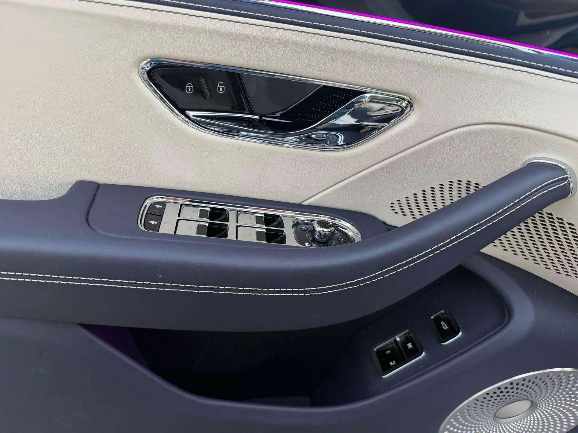 Used 2024 Bentley Flying Spur V8 image 45