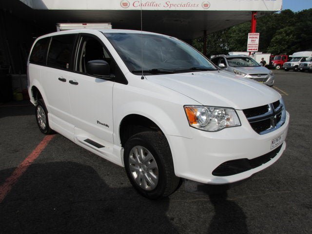 Used 2019 Dodge Grand Caravan SE FWD image 4