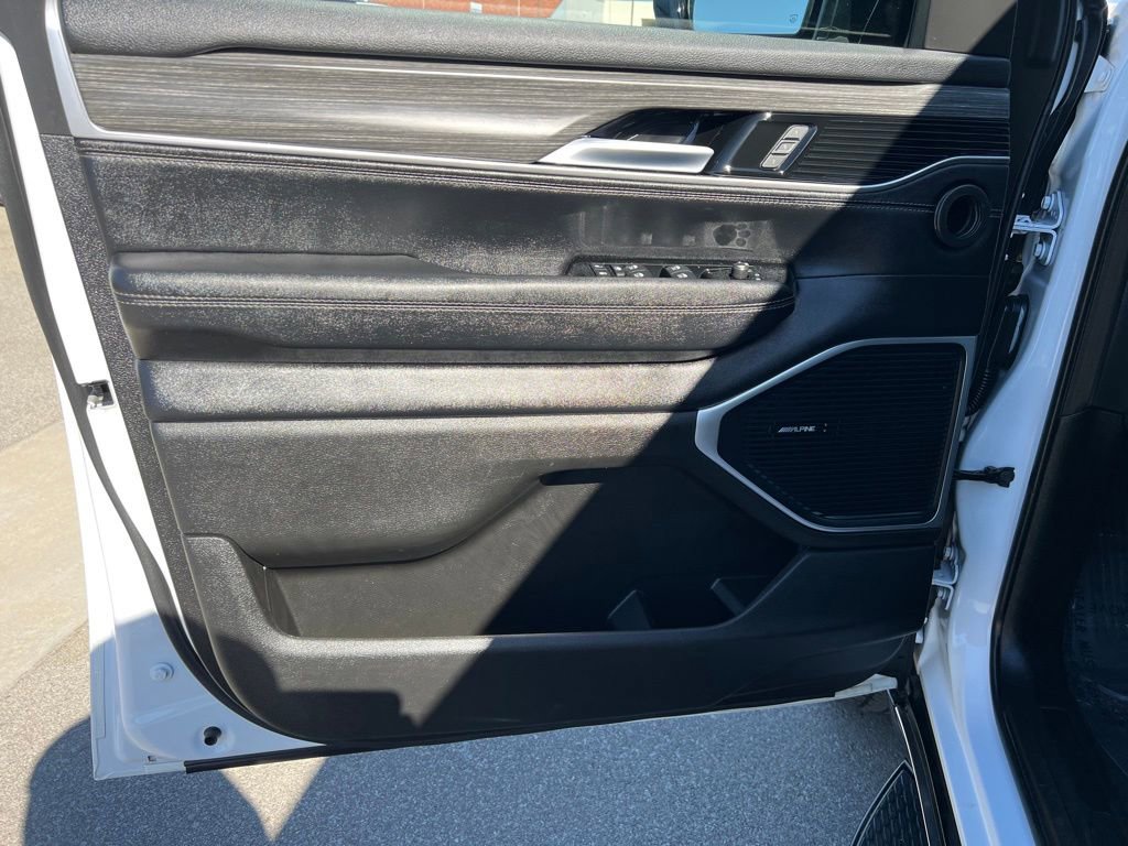 Used 2024 Jeep Wagoneer L Series II w/ Flexible Seating Group image 15