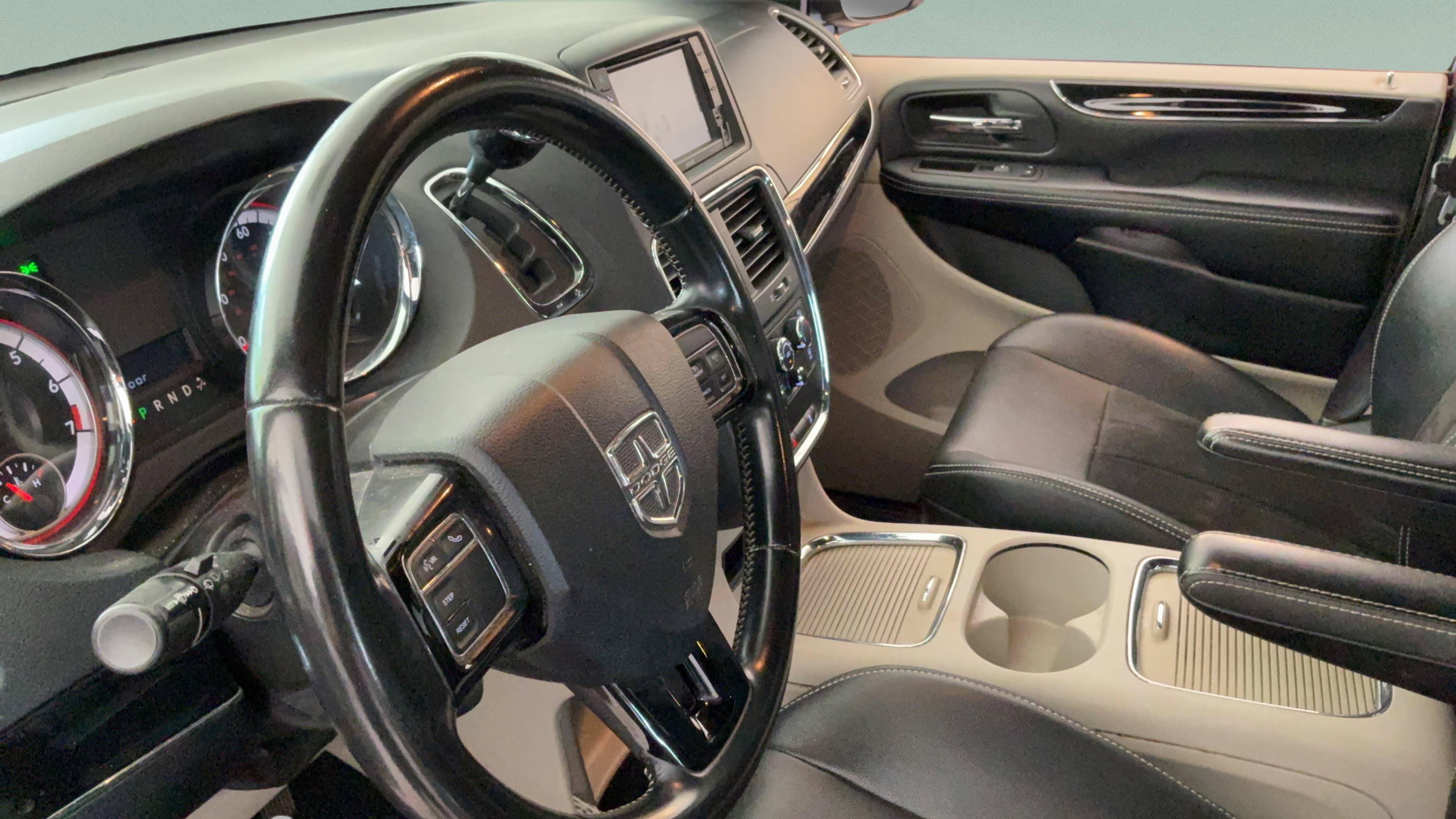 Used 2019 Dodge Grand Caravan SXT FWD image 16