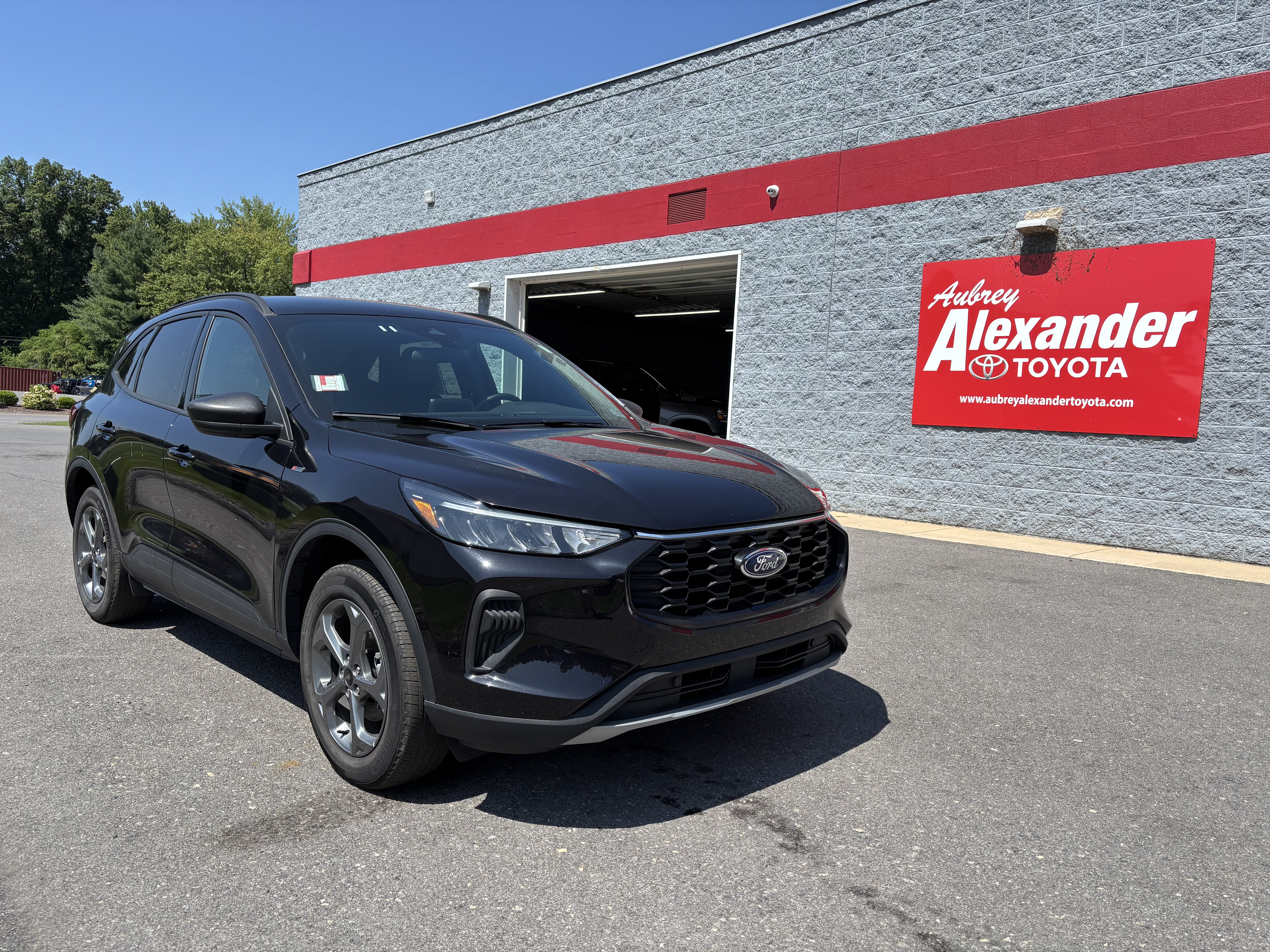 Used 2025 Ford Escape ST-Line AWD/4WD image 1