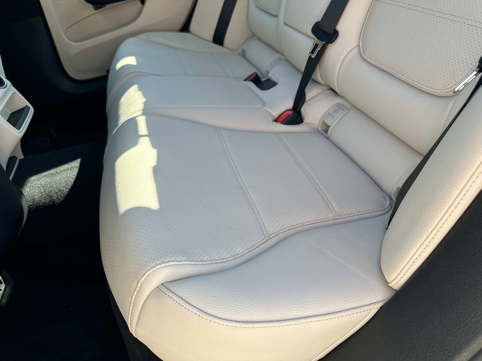 Used 2026 Mercedes-Benz C 300 Sedan image 12