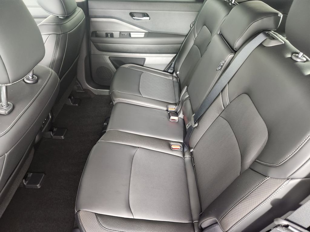 New 2026 Nissan Pathfinder SL image 12