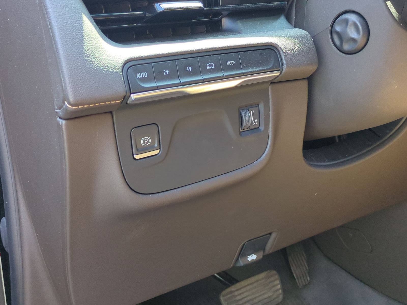 Used 2021 Cadillac Escalade Premium Luxury image 17