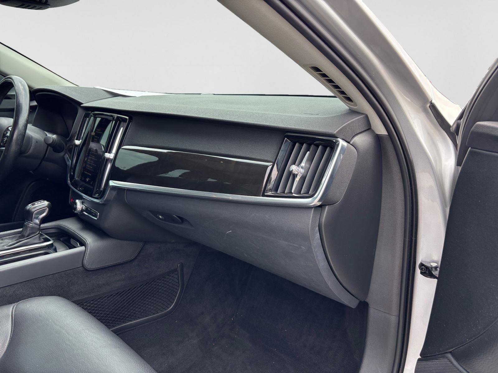Used 2018 Volvo S90 T5 Momentum w/ Convenience Package FWD image 47