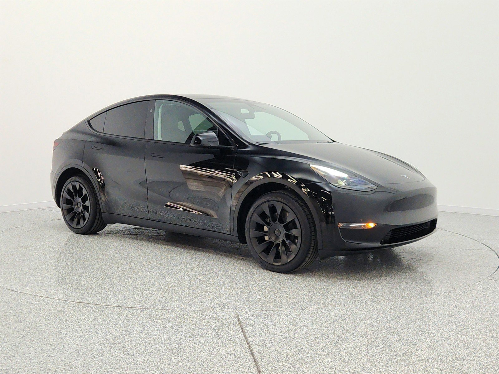 Used 2024 Tesla Model Y Long Range AWD/4WD image 3