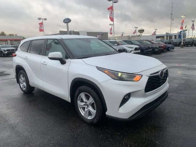 Used 2023 Toyota Highlander LE video 2