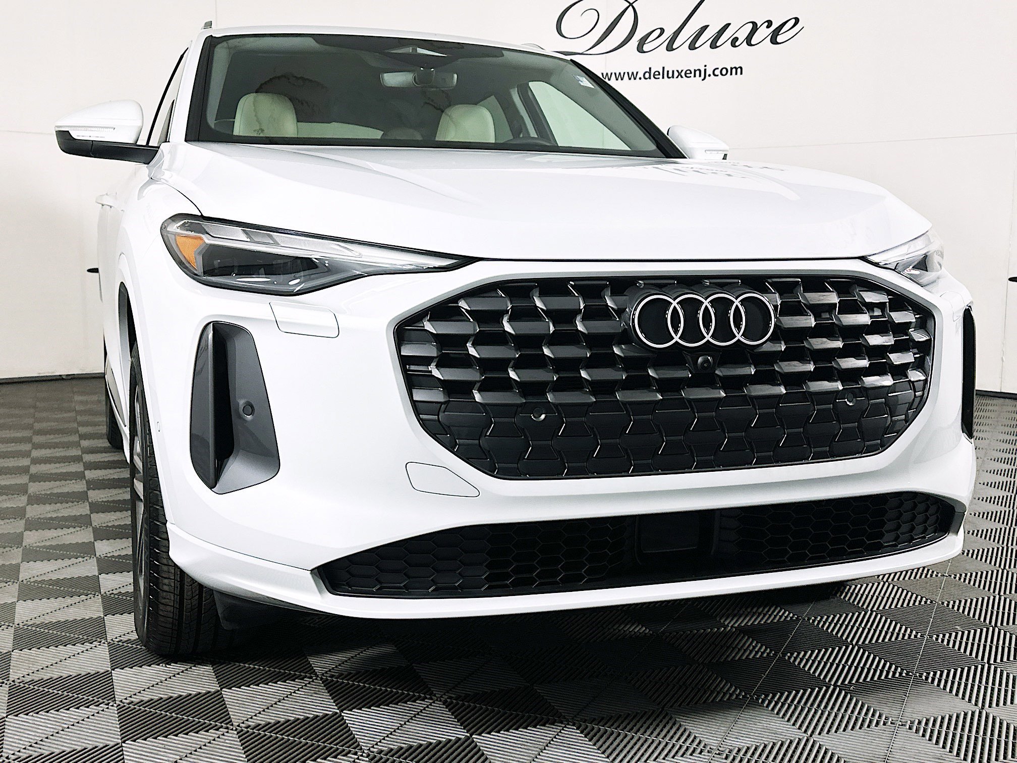 Used 2025 Audi Q5 Premium w/ Convenience Package image 30