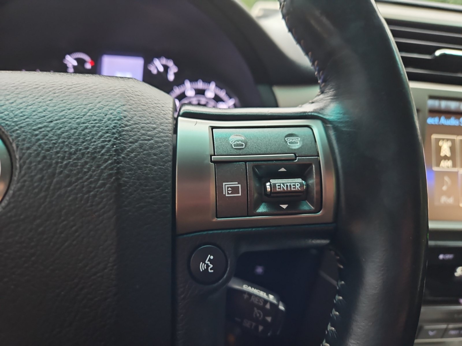 Used 2014 Lexus GX 460 w/ Premium Package AWD/4WD image 29