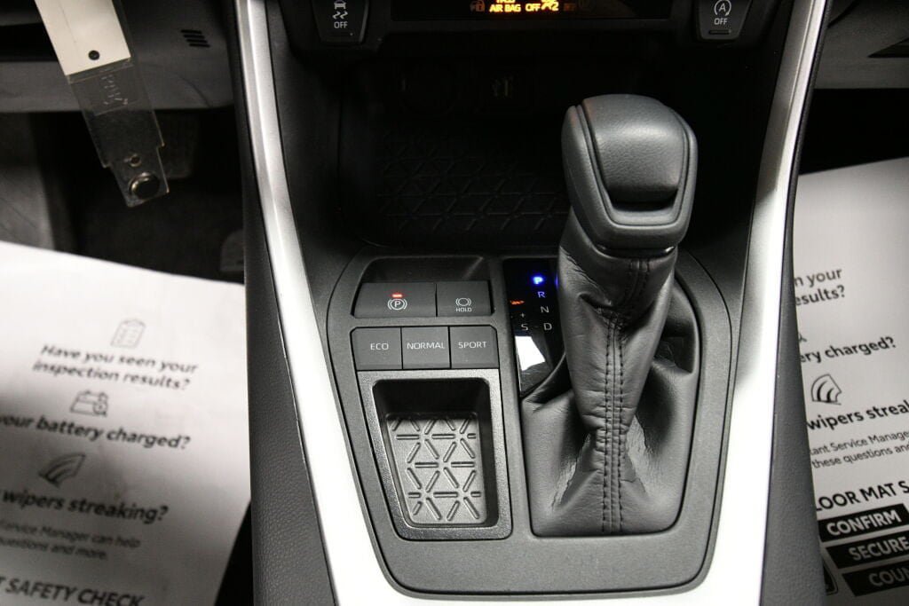 Used 2025 Toyota RAV4 LE FWD image 17