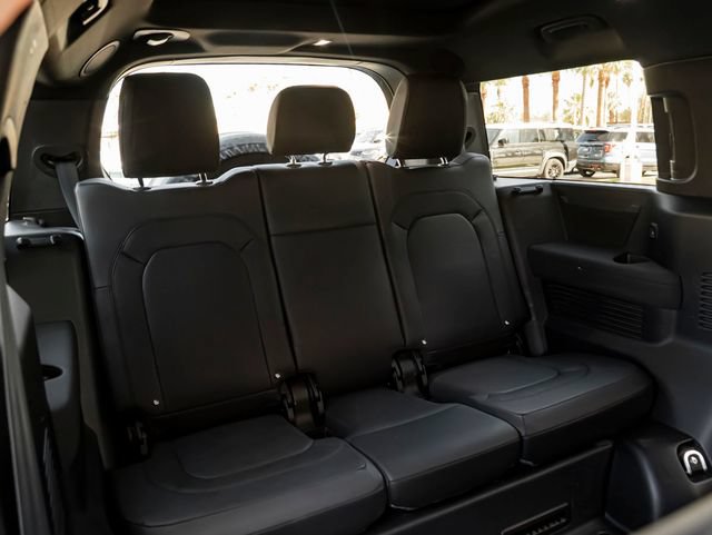 Certified 2023 Land Rover Defender 130 SE AWD/4WD image 27