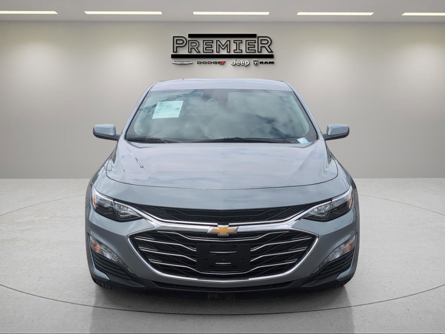 Used 2025 Chevrolet Malibu LT image 2