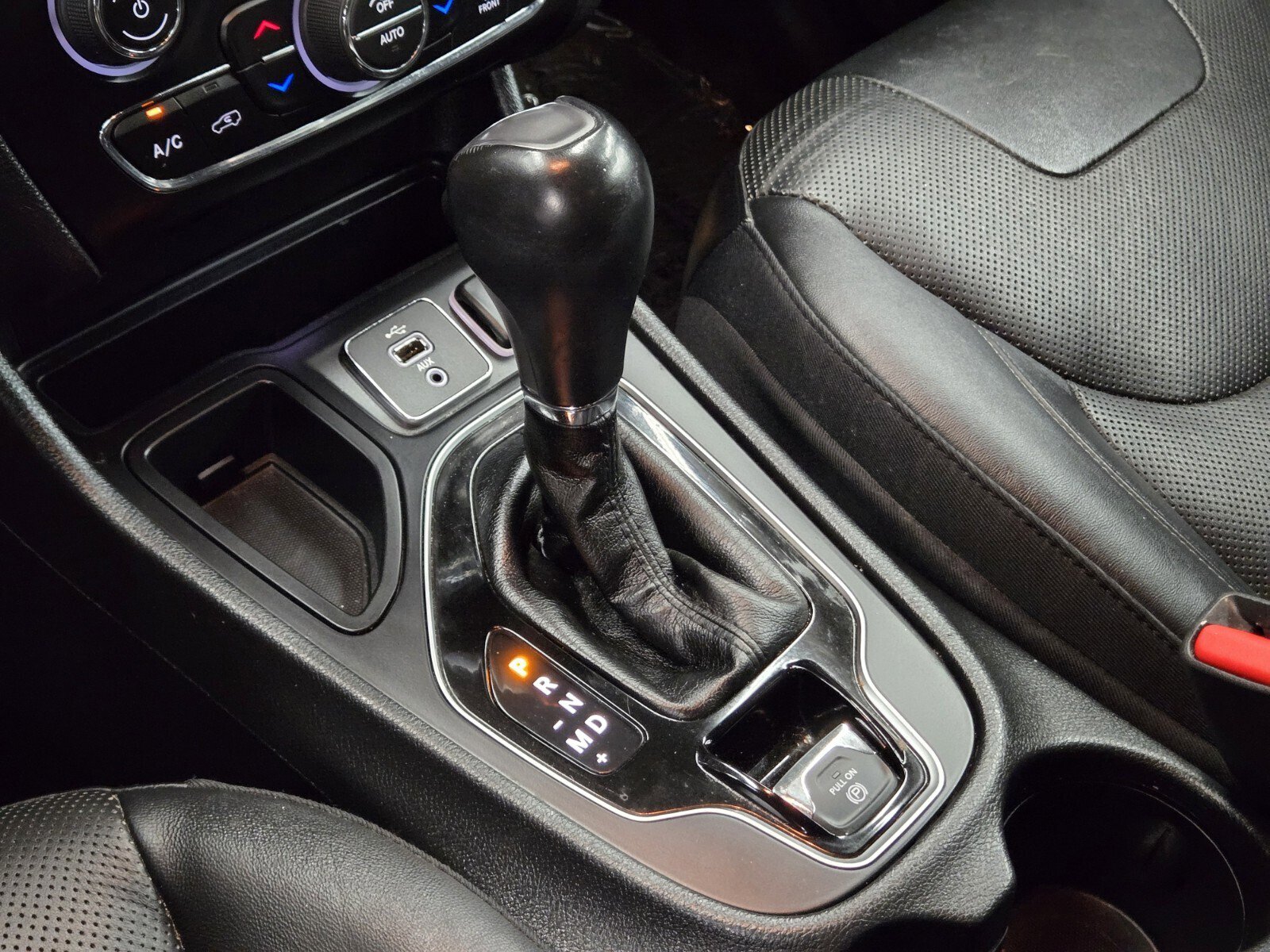 Used 2019 Jeep Cherokee Limited FWD image 19