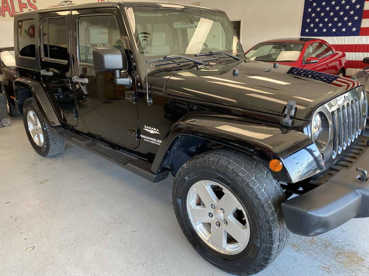Used 2009 Jeep Wrangler Unlimited Sahara w/ Dual Top Group AWD/4WD image 3