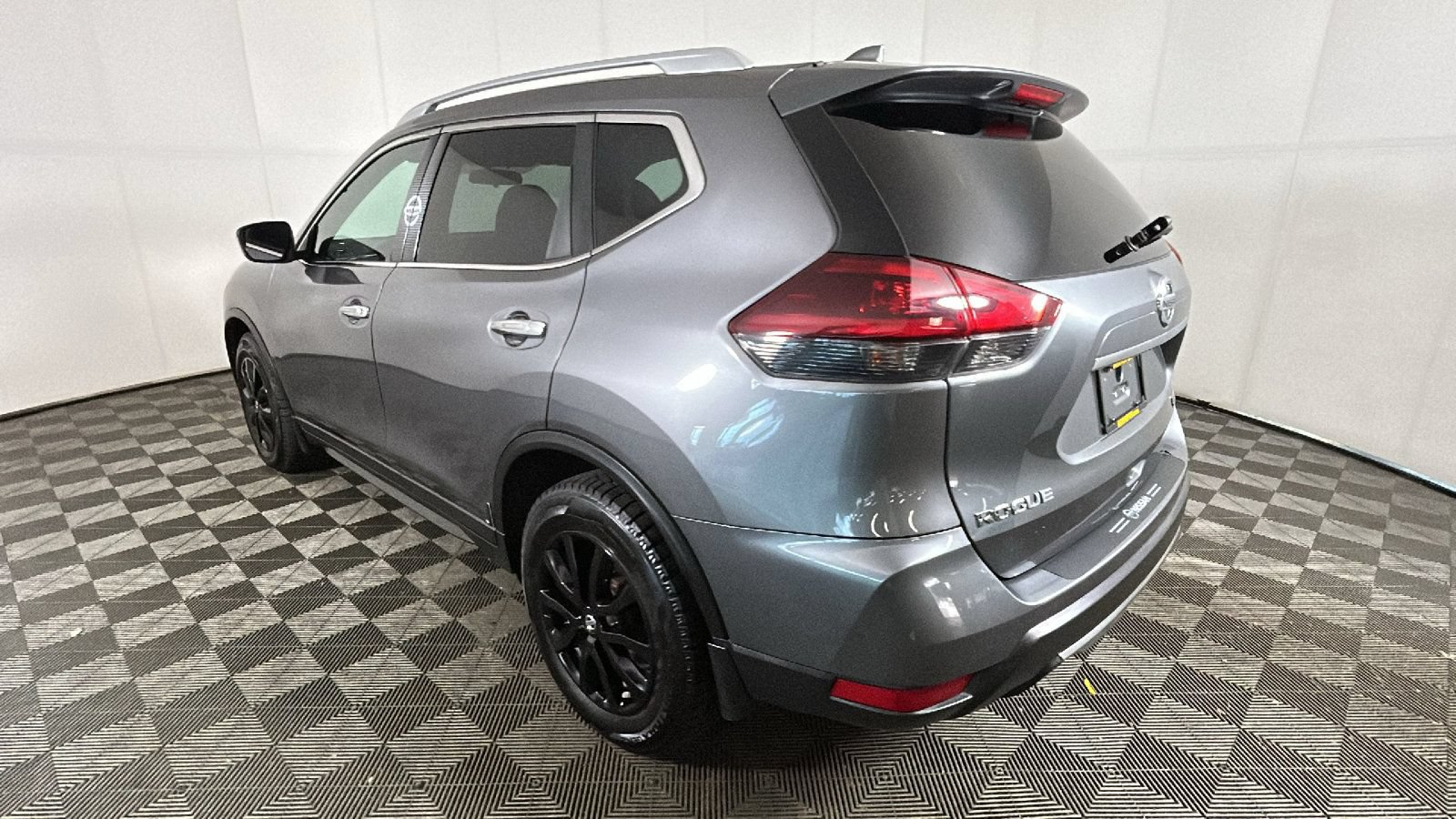 Used 2020 Nissan Rogue S FWD image 4